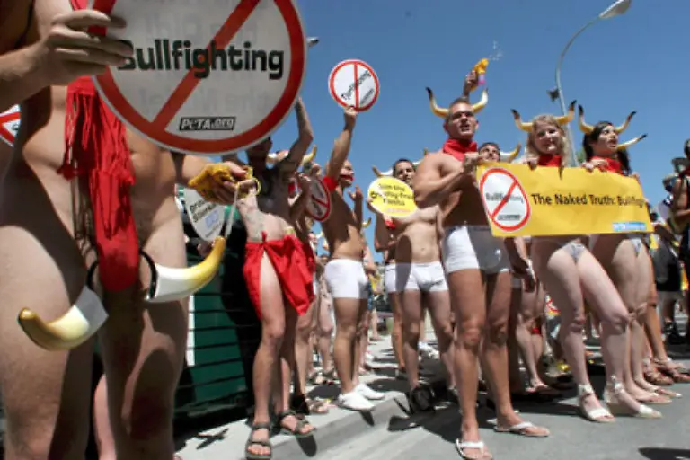 Wo-Stiere-aufgespiesst-werden-bleiben-Proteste-von-Tierschuetzern-meist-nicht-aus