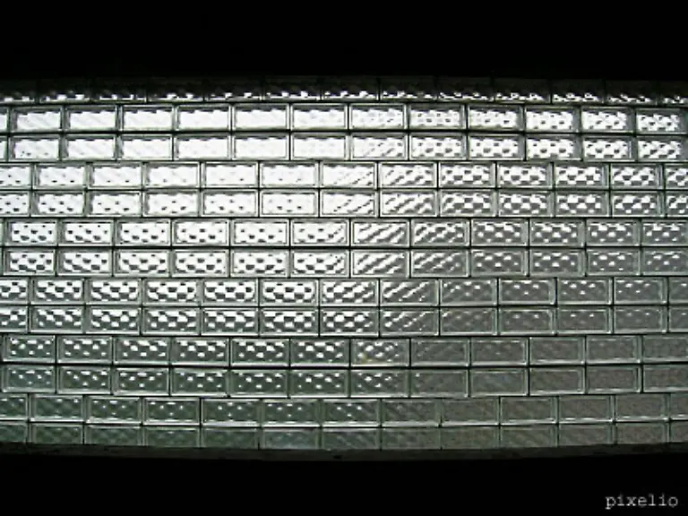 Glasbausteine-erleben-bei-Wohnungs-und-Hausbesitzern-ein-Revival