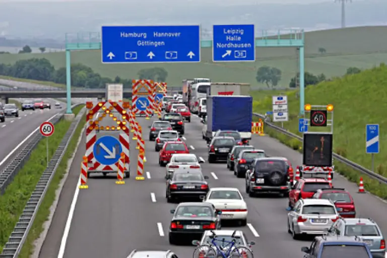 Warum-arbeitet-an-Baustellen-nie-einer