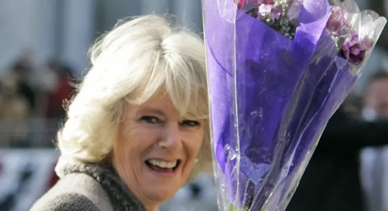 Manche-Frauen-freuen-sich-ueber-Blumen-zum-Geburtstag