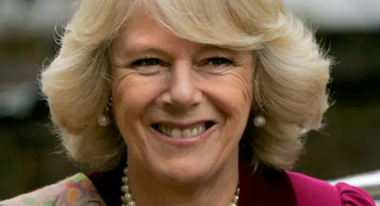 die-mit-ihrem-scheuen-Laecheln-Camilla-uebt-noch-saemtliche-Fotografen-entzueckte
