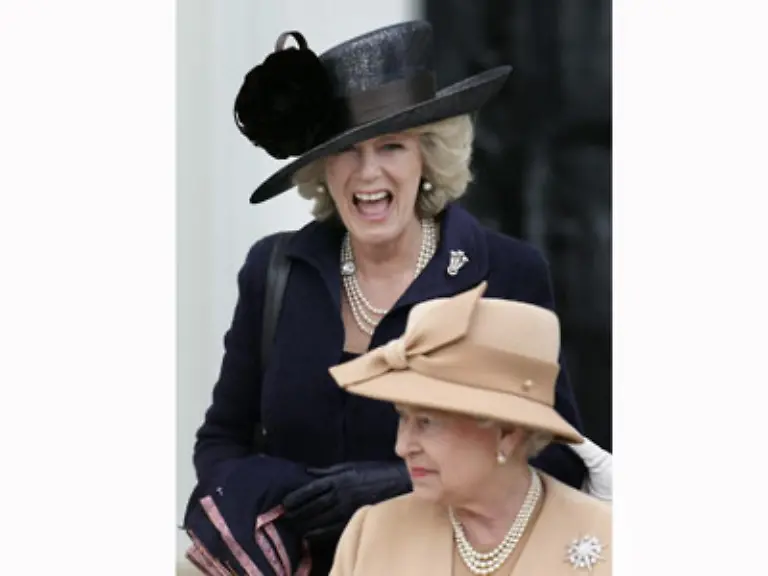 und-die-Queen-wahnsinnig-gemacht-schrieb-James-Whitaker-langjaehriger-Hofberichterstatter-des-Daily-Mirror