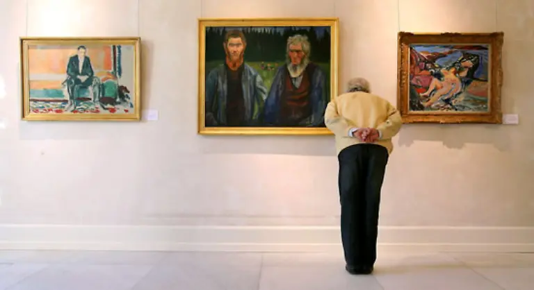 Die-650-Kunstwerke-der-Ausstellung-sind-nicht-die-einzigen-die-Ziegler-beschlagnahmen-laesst-16-000-Werke-moderner-Kunst-darunter-zwei-dieser-drei-Munch-Bilder-werden-ins-Ausland-verkauft-oder-zerstoert
