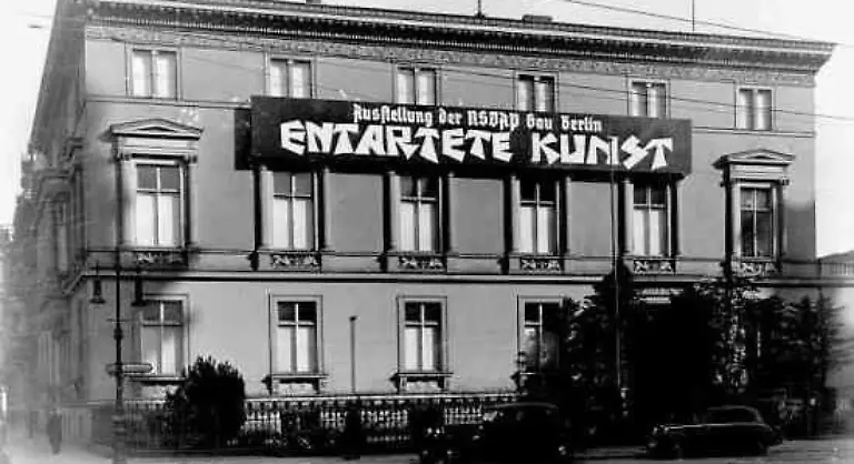 Die-von-Propagandaminister-Goebbels-initiierte-Schau-wanderte-vier-Jahre-lang-durch-das-Reich-und-lockte-mehr-als-drei-Millionen-Besucher-an