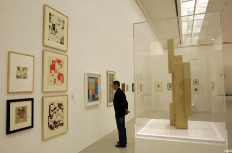 Sowohl-als-auch-sagt-Hoffmann-Bernhard-Sprengel-dessen-Sammlung-den-Grundstock-des-Sprengel-Museums-in-Hannover-bildete-sei-durch-die-Ausstellung-erst-auf-die-Idee-gekommen-Werke-der-klassischen-Moderne-zu-sammeln