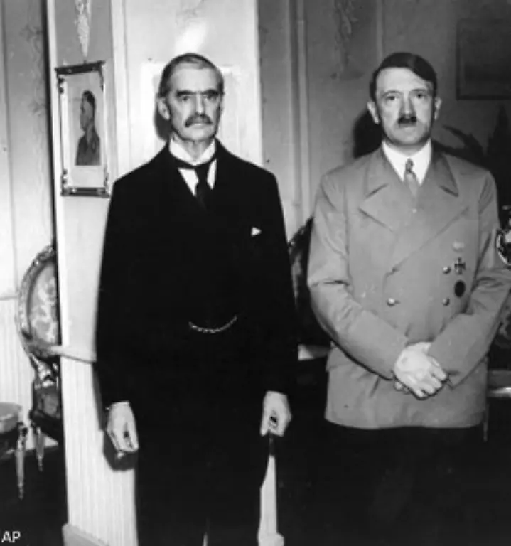 In-der-Sudetenkrise-im-Sommer-1938-hatte-Beck-die-Absetzung-Hitlers-fuer-den-Fall-eines-Kriegsausbruchs-vorbereitet-Als-jedoch-der-britische-Premier-Chamberlain-im-Muenchner-Abkommen-einknickt