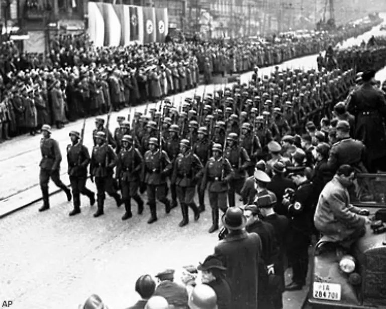 Beck-tritt-als-Generalstabschef-des-Heers-zurueck-Er-hatte-von-Hitler-Klarheit-ueber-dessen-aussenpolitische-Ziele-verlangt-Hitlers-Antwort-Beck-habe-das-Schwert-zu-fuehren-wo-und-wann-immer-Hitler-es-ihm-befehle