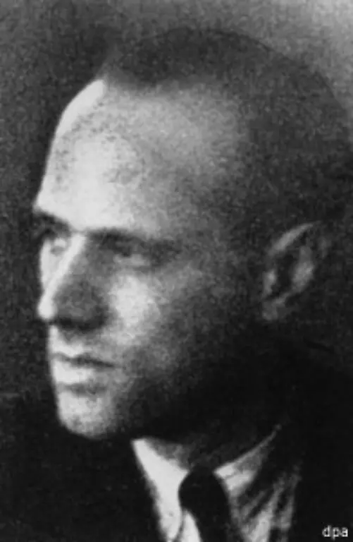 Claus-Schenk-Graf-von-Stauffenberg-der-zunaechst-mit-den-Nazis-sympathisiert-hatte-stoesst-zu-den-Verschwoerern-Er-unterhaelt-auch-Kontakt-zum-Kreisauer-Kreis-um-Helmuth-James-Graf-von-Moltke-Bild