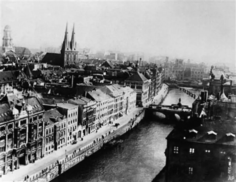 Die-Operation-Walkuere-gibt-es-in-zwei-Ausfuehrungen-Offiziell-ist-es-ein-Alarmplan-der-Wehrmacht-fuer-den-Fall-innerer-Unruhen-Die-Verschwoerer-arbeiten-diesen-Plan-fuer-ihre-Zwecke-um