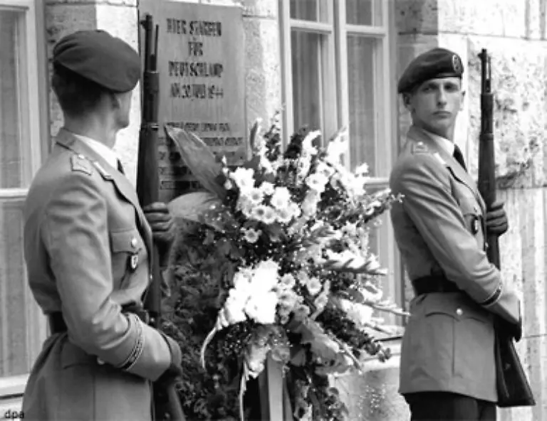 In-der-Bundesrepublik-war-der-20-Juli-lange-umstritten-von-rechts-wie-von-links-Heute-gehoert-der-Gedenktag-zweiter-Klasse-Joachim-C-Fest-zu-den-zentralen-Daten-deutscher-Erinnerungskultur