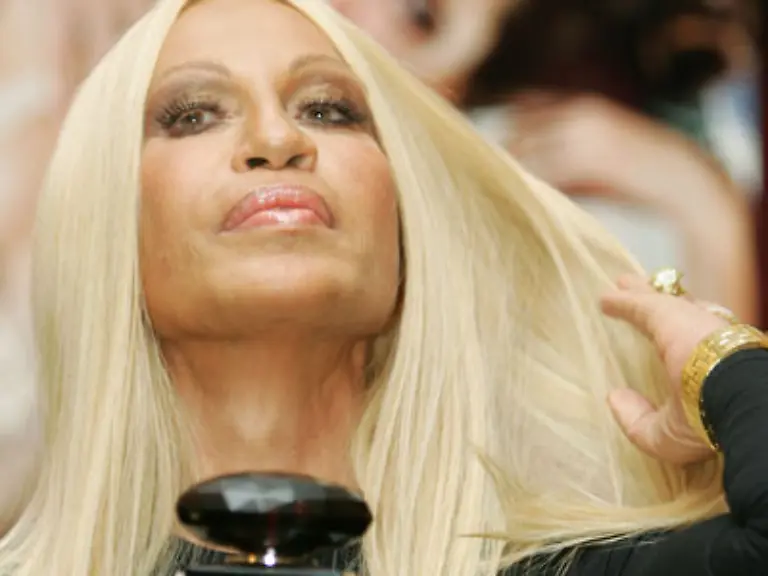 Donatella-Versace-hat-ein-Naeschen-fuer-Erfolg