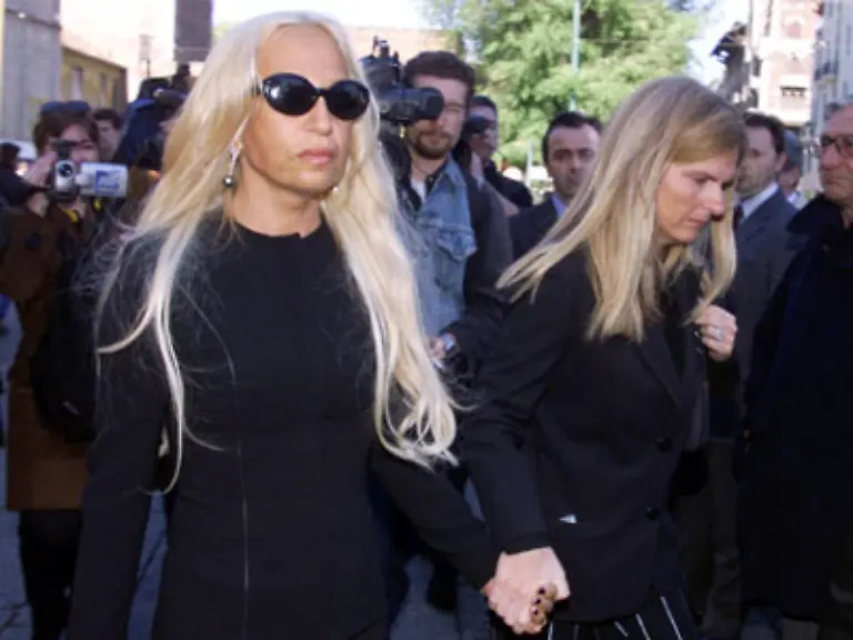 Ihre-Mutter-Donatella-Versace-uebernahm-die-kreative-Fuehrung