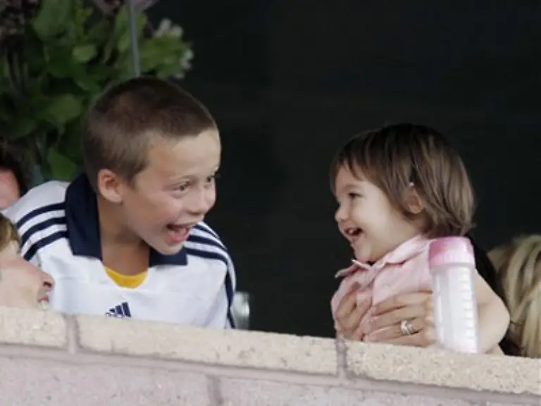 und-knuepfte-erste-zarte-Bande-zu-Brooklyn-Beckham