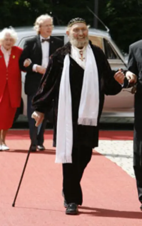Ivan-Rebroff-geniesst-den-Schaulauf-sichtlich-und-mit-beschwingtem-Schritt