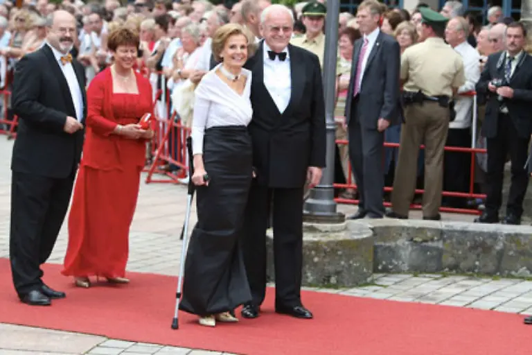Und-die-Freifrau-von-Berlichingen-an-Roman-Herzogs-Seite-ist-auch-laediert