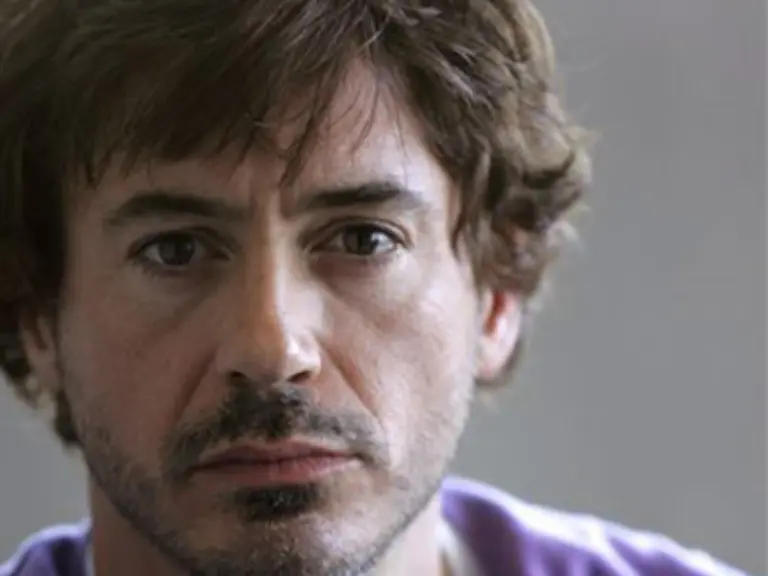 Von-der-klassischen-Zwoelf-Schritte-Therapie-bei-der-sich-die-Teilnehmer-als-Suechtige-in-einer-Gruppe-outen-haelt-Prentiss-nichts