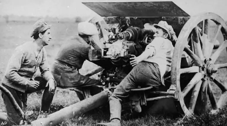 Im-Freistaat-kaempfen-Anhaenger-Bild-und-Gegner-des-Vertrages-noch-bis-1923-in-einem-Buergerkrieg-um-die-Frage-ob-die-kleinirische-Loesung-zu-akzeptieren-sei-Diesen-Krieg-bei-dem-mehr-Menschen-sterben-als-im-Krieg-gegen-die-Briten