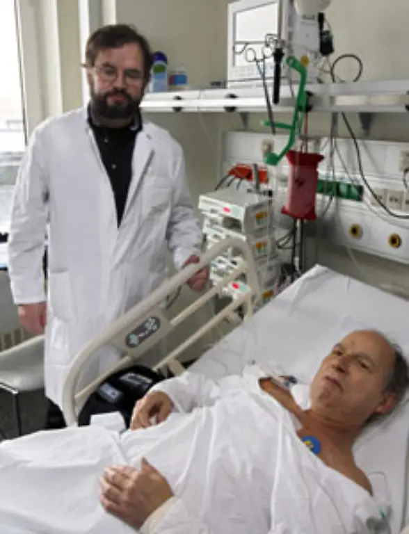 Oberaerzte-verdienen-an-Unikliniken-im-Westen-zwischen-5-950-und-6-800-Euro-im-Osten-dagegen-nur-zwischen-5-300-und-6-000-Euro