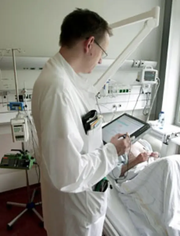 Als-Arzt-an-einer-Uniklinik-kann-man-im-Westen-mit-3-600-bis-4-500-Euro-im-Osten-mit-3-200-bis-4-000-Euro-rechnen-bei-mindestens-42-Wochenarbeitsstunden