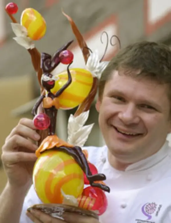 Zuckerbaecker-in-Baden-Wuerttemberg-arbeiten-38-Stunden-bei-einem-Verdienst-zwischen-2-027-und-2-202-Euro-In-der-Suesswarenindustrie-im-Osten-liegt-der-Tariflohn-bei-1-958-bis-2-152-Euro-fuer-39-Wochenarbeitsstunden