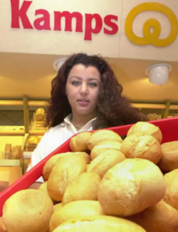 Berliner-Baecker-werden-fuer-eine-38-Stunden-Woche-im-Westteil-der-Stadt-mit-1-518-bis-1-700-Euro-im-Ostteil-mit-1-190-bis-1-345-Euro-entlohnt