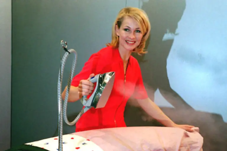 Buegeln-bringt-im-Textilreinigungsgewerbe-im-Westen-1-433-Euro-monatlich-bei-einer-37-Stunden-Woche