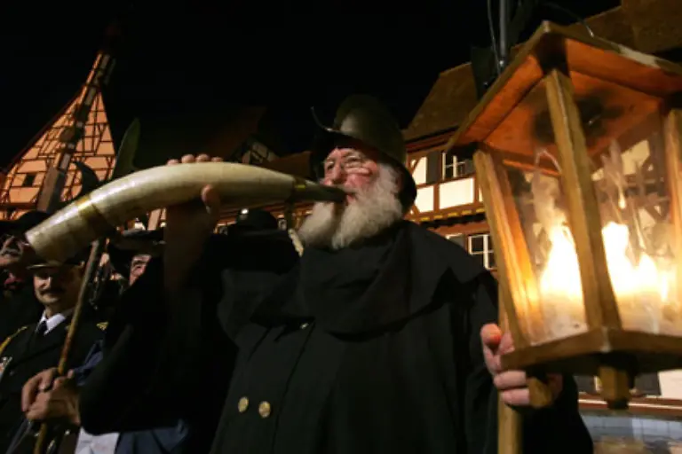 Nachtwaechter-im-Gross-und-Aussenhandel-Nordrhein-Westfalens-werden-mit-1-483-Euro-monatlich-entlohnt-und-arbeiten-38-5-Stunden-woechentlich