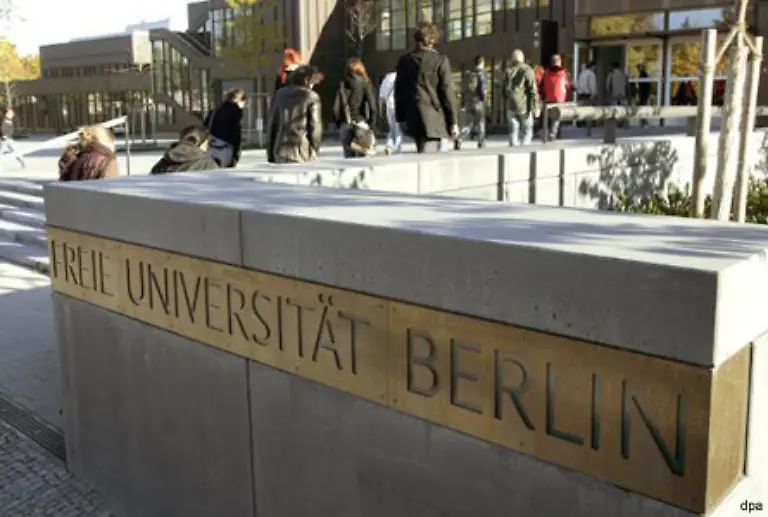 Doch-wenigstens-schaffte-es-diesmal-die-andere-Kandidatin-aus-der-Hauptstadt-Die-Freie-Universitaet-Berlin-Die-groesste-Berliner-Uni-ist-noch-keine-60-Jahre-alt-kann-aber-auf-eine-bewegte-Geschichte-zurueckblicken