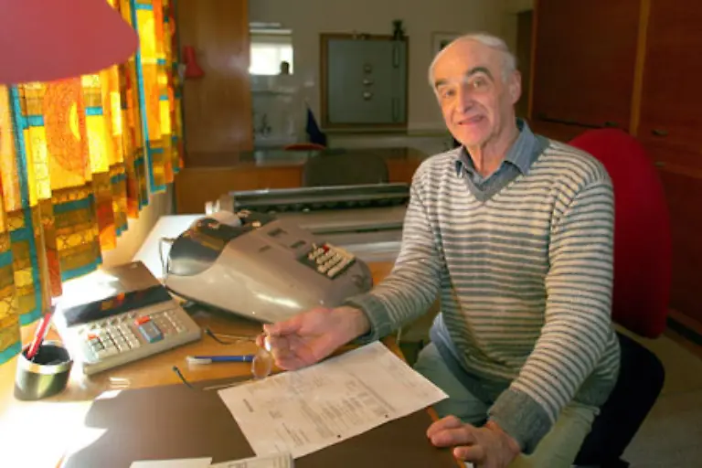 Bilanzbuchhalter-verdienen-im-Osten-wie-im-Westen-3-274-bis-3-766-Euro-fuer-37-Arbeitsstunden-in-der-Eisen-und-Stahlindustrie-im-Thueringer-Verkehrsgewerbe-aber-nur-1-507-bis-1-593-Euro-bei-40-Stunden-Wochenarbeitszeit