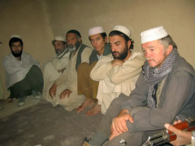 Zusammen-mit-mehreren-Afghanen-wird-er-im-Gebirge-festgehalten-Kurz-vor-seiner-Freilassung-taucht-Anfang-Oktober-ein-weiteres-Video-auf-in-dem-der-Entfuehrte-um-seine-Rettung-vor-Wintereinbruch-bittet