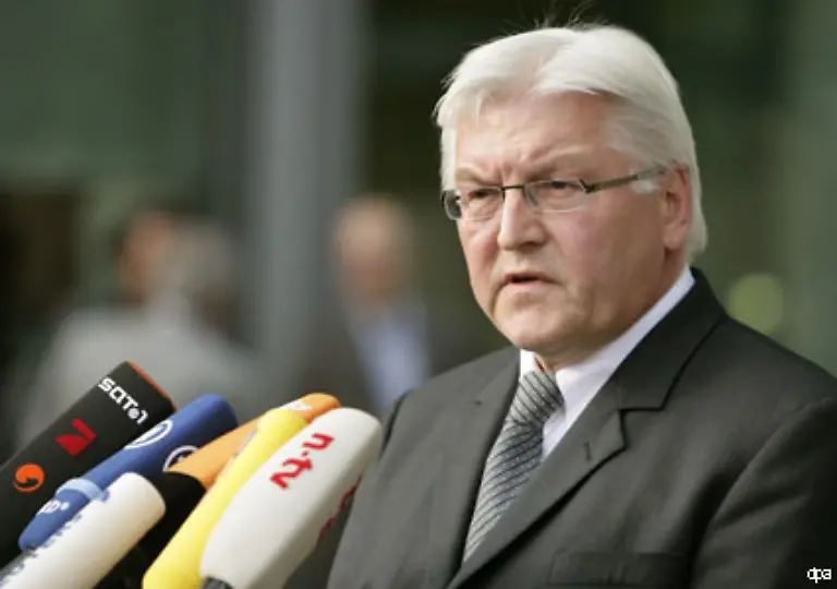 Der-Ingenieur-und-sein-Kollege-Ruediger-D-waren-am-18-Juli-verschleppt-worden-Am-21-Juli-gibt-Frank-Walter-Steinmeier-eine-Pressekonferenz-vor-dem-Auswaertigen-Amt-und-teilt-mit-dass-eine-der-deutschen-Geiseln-vermutlich-tot-sei-Die-Annahme-bestaetigt-sich