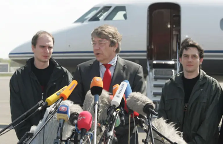 2-Mai-Braeunlich-und-Nitzschke-kommen-nach-99-Tagen-Geiselhaft-frei-Experten-gehen-davon-aus-dass-fuer-sie-ein-Loesegeld-in-Millionenhoehe-gezahlt-wurde