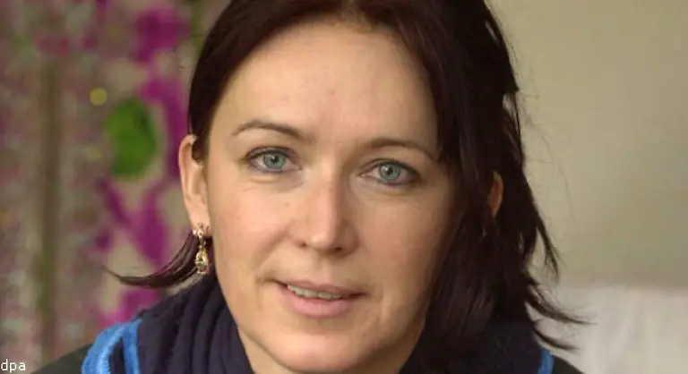 Irak-November-2005-Die-deutsche-Archaeologin-Susanne-Osthoff-und-ihr-irakischer-Fahrer-werden-in-der-Provinz-Ninive-von-Unbekannten-verschleppt-Nach-23-Tagen-Geiselhaft-wird-Osthoff-freigelassen