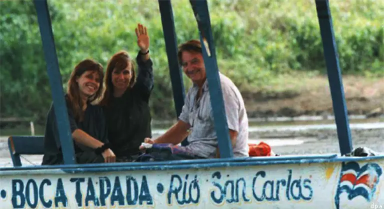 Costa-Rica-Januar-1996-Die-25-Jahre-alte-Touristin-Nicola-Fleuchaus-und-die-Schweizer-Reiseleiterin-Regula-Susanna-Siegfried-werden-aus-einem-Urwaldhotel-entfuehrt-Fuer-die-Freilassung-nach-71-Tagen-zahlen-die-Familien-dem-Rebellen-Kommando-angeblich-200-000-Dollar