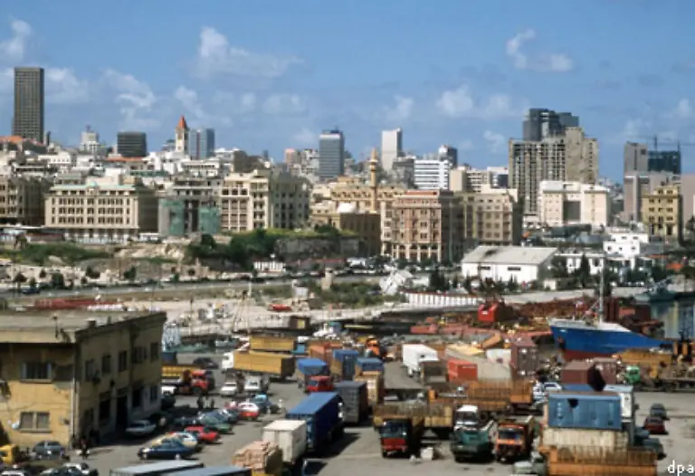 Libanon-Januar-1987-In-Beirut-geraten-der-Hoechst-Manager-Rudolf-Cordes-und-der-Siemens-Techniker-Alfred-Schmidt-in-die-Gewalt-der-Hamadi-Sippe-Schmidt-kommt-im-September-1987-frei-Cordes-erst-ein-Jahr-spaeter-Die-Firmen-dementieren-dass-Loesegeld-gezahlt-wurde