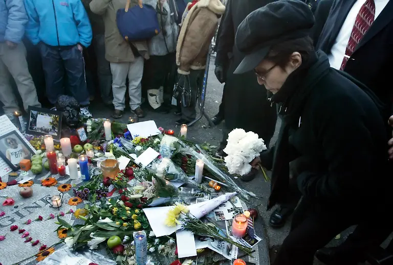 2005-12-08T120000Z-941194110-RP2DSFIHMDAC-RTRMADP-3-USA-LENNON-MEMORIAL