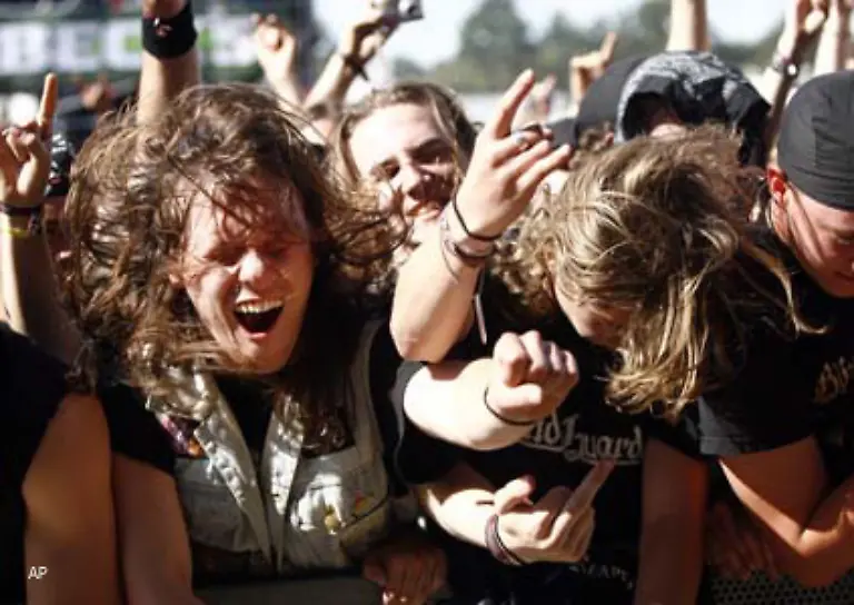Laut-Zeit-ist-Wacken-in-diesen-Stunden-das-am-haertesten-gerockte-Dorf-der-Welt