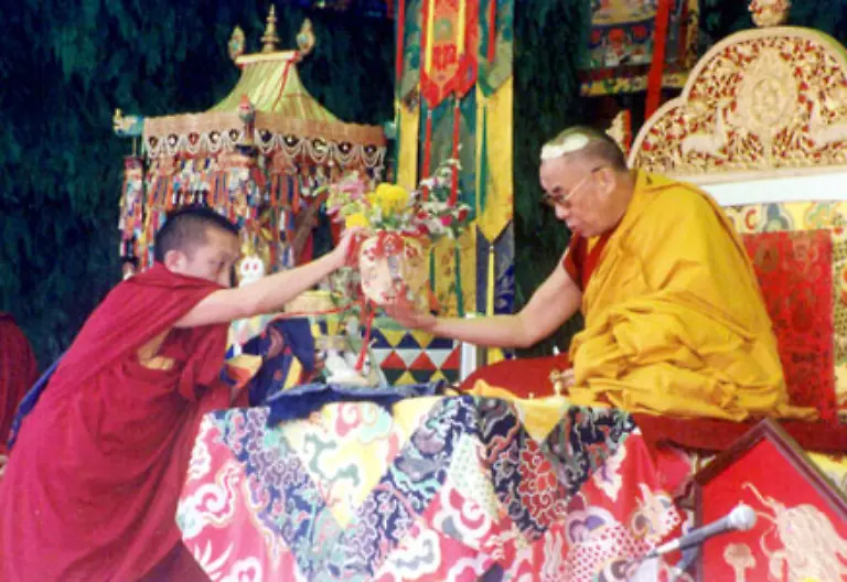 Ueberall-in-der-Welt-vollzieht-er-Rituale