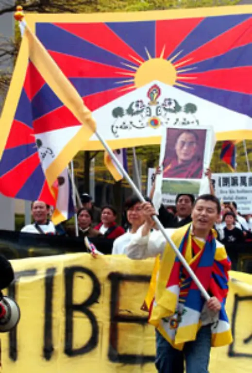 Mit-friedlichen-Mitteln-ganz-im-Sinne-ihres-religioesen-und-politischen-Oberhauptes