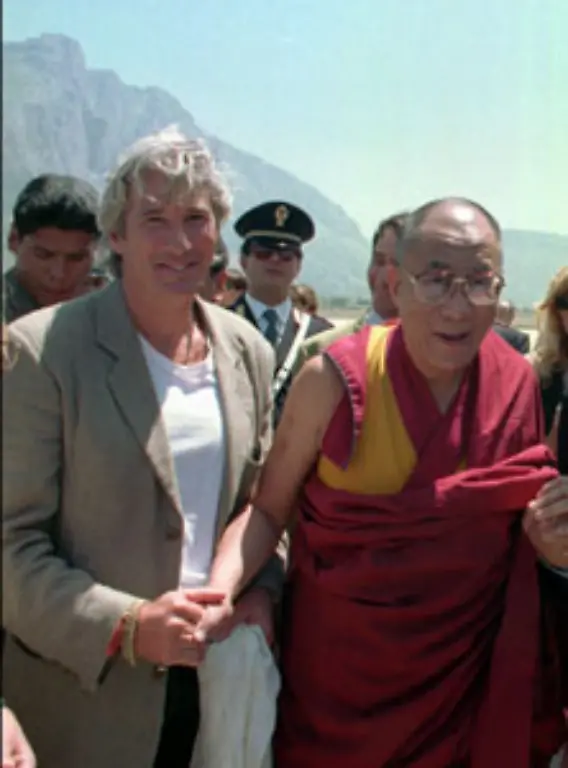 Und-natuerlich-Richard-Gere-der-es-sehr-ernst-meint-mit-dem-Buddhismus