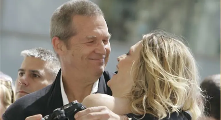 Waehrend-der-Feier-am-Montag-hier-mit-Jeff-Bridges-dankte-die-49-Jaehrige-Die-fabelhaften-Baker-Boys-Gefaehrliche-Liebschaften-ihren-Eltern