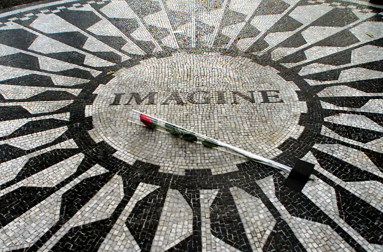 2000-12-07T120000Z-613204709-PBEAHULFMAL-RTRMADP-3-LENNON