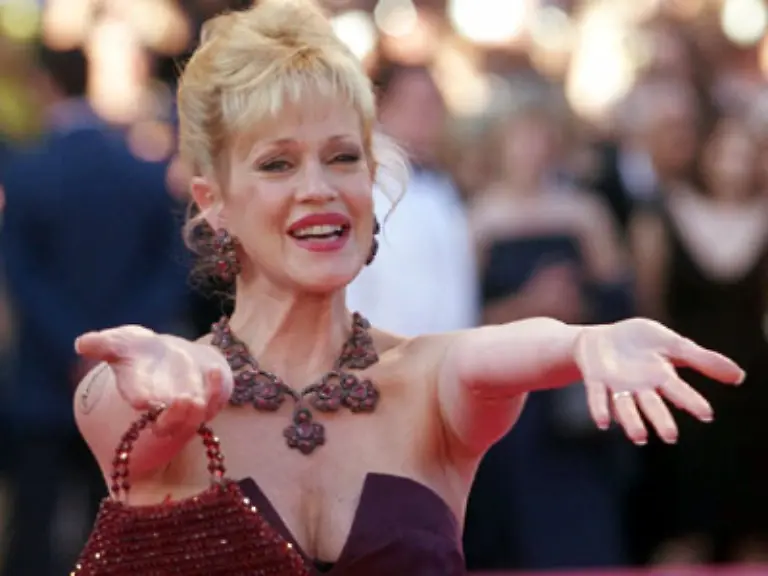 Sie-ist-eine-klassische-Blondine