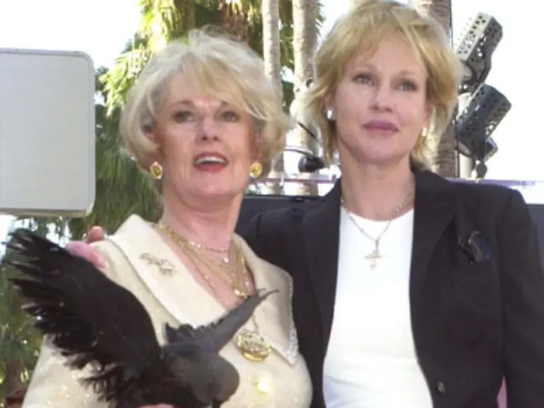 Kein-Wunder-denn-ihre-Mutter-ist-Die-Voegel-Star-Tippi-Hedren