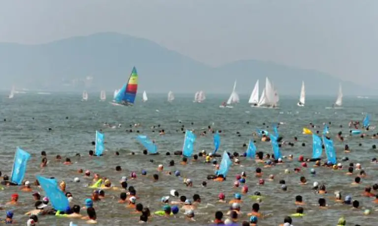 auch-bei-Massenschwimmen-mit-Tausenden-Menschen-in-der-Provinz