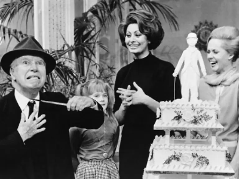 Eine-strenge-katholische-Erziehung-im-Internat-sollte-den-gewuenschten-Erfolg-erzielen-weit-gefehlt