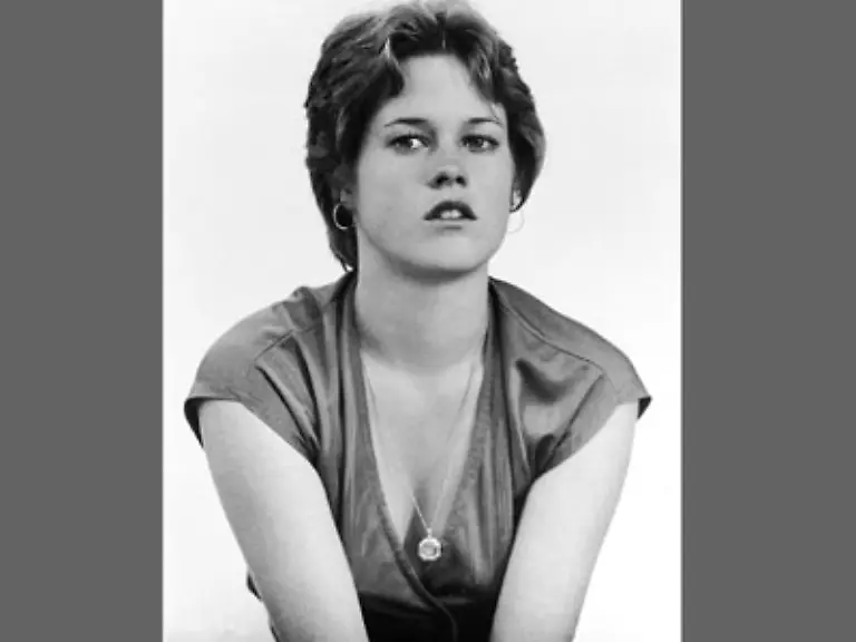 Das-fruehreife-Ding-verliess-als-14-jaehriger-Teenager-die-Schule-und-brannte-mit