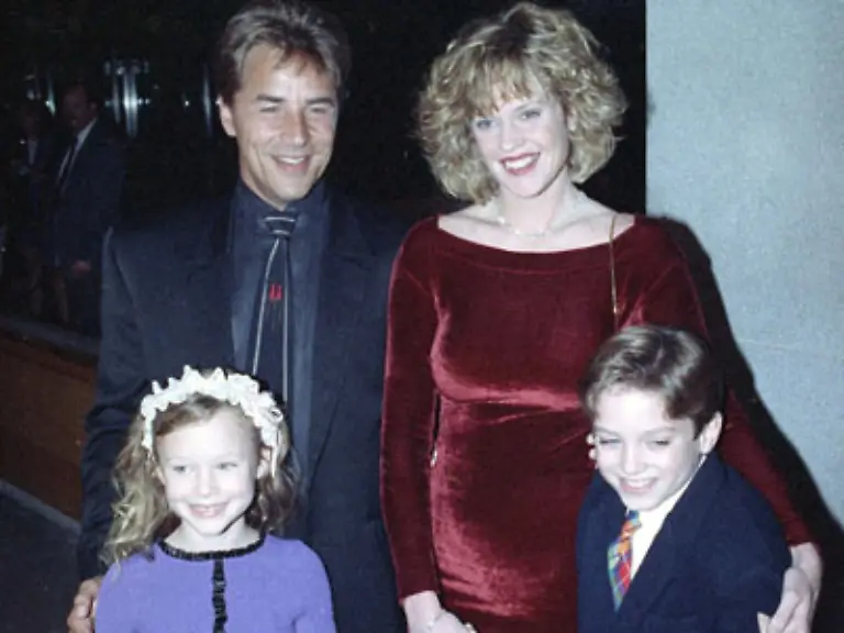 ein-Jahr-spaeter-reichte-sie-bereits-die-Scheidung-ein-Foto-Mit-den-Filmkindern-Thora-Birch-und-Elijah-Wood