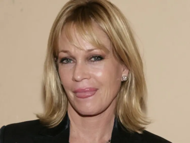 Als-karrieresuechtige-Sekretaerin-schaffte-es-Griffith-nicht-nur-im-Film-nach-ganz-oben-sondern-wurde-auch-fuer-ihre-schauspielerische-Leistung-mit-einer-Oscar-und-einer-Golden-Globe-Nominierung-belohnt