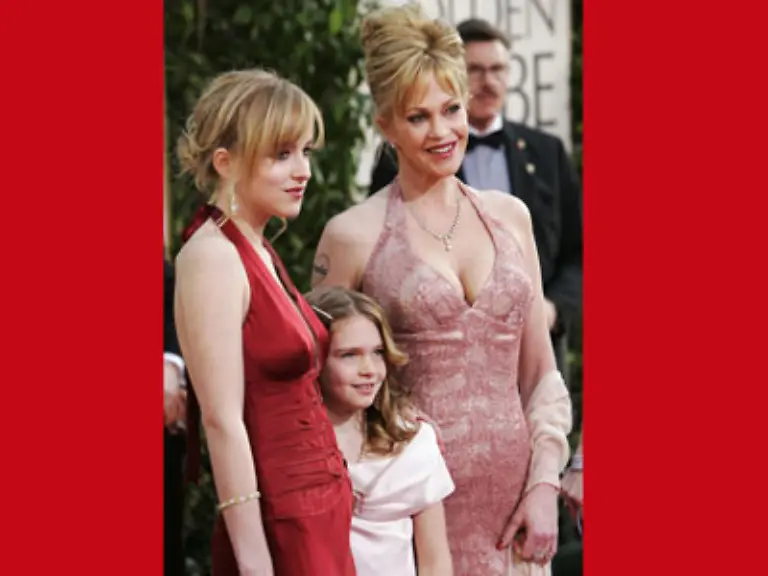 Wieder-heirateten-sie-und-kurz-darauf-kam-Tochter-Dakota-links-zur-Welt